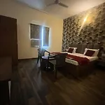 Hotel Dd Inn Near Railway Station